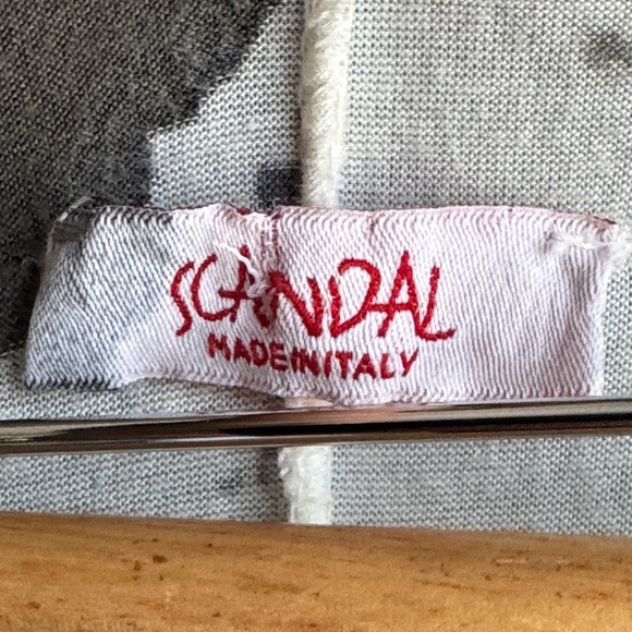 Scandal Chic Gray and White Patterned Tunic dress - Picture 2 of 10